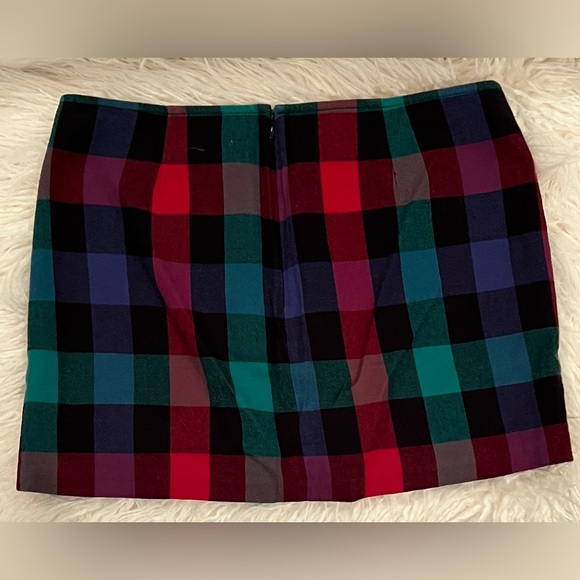 🤍 BCBGeneration 🤍 plaid multicolor mini skirt w/ welt pocket accents - size 6 - Picture 3 of 7